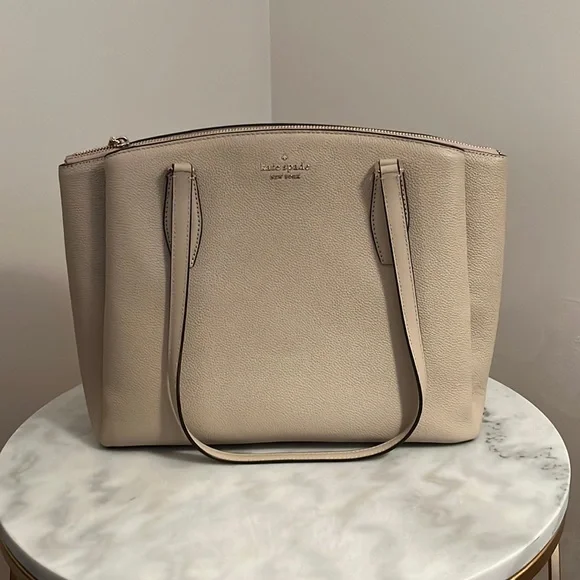 ♠️ EUC Kate Spade Monet Tote in Warm Beige♠️ - Picture 3 of 9